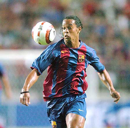 球迷们翘首 球迷们翘首